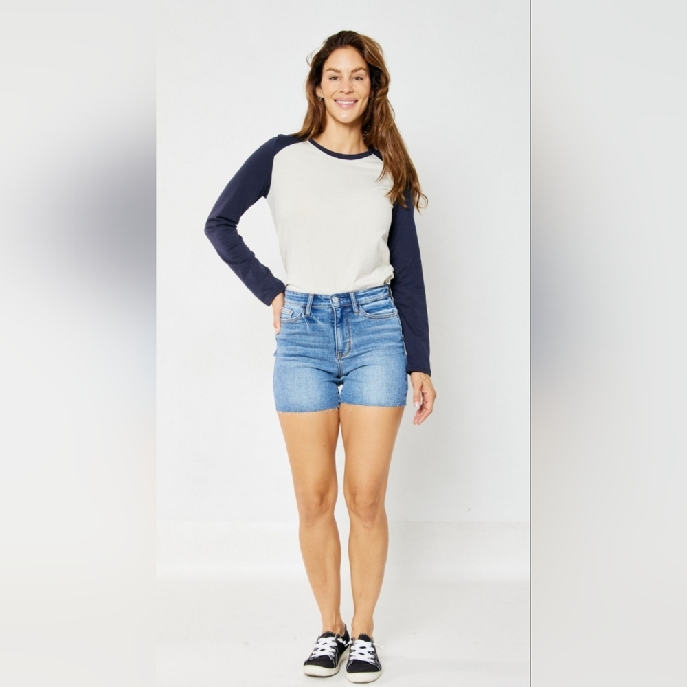 Judy Blue HR Medium Wash Cut Off Denim Shorts Stretch Embroidered Pockets Large